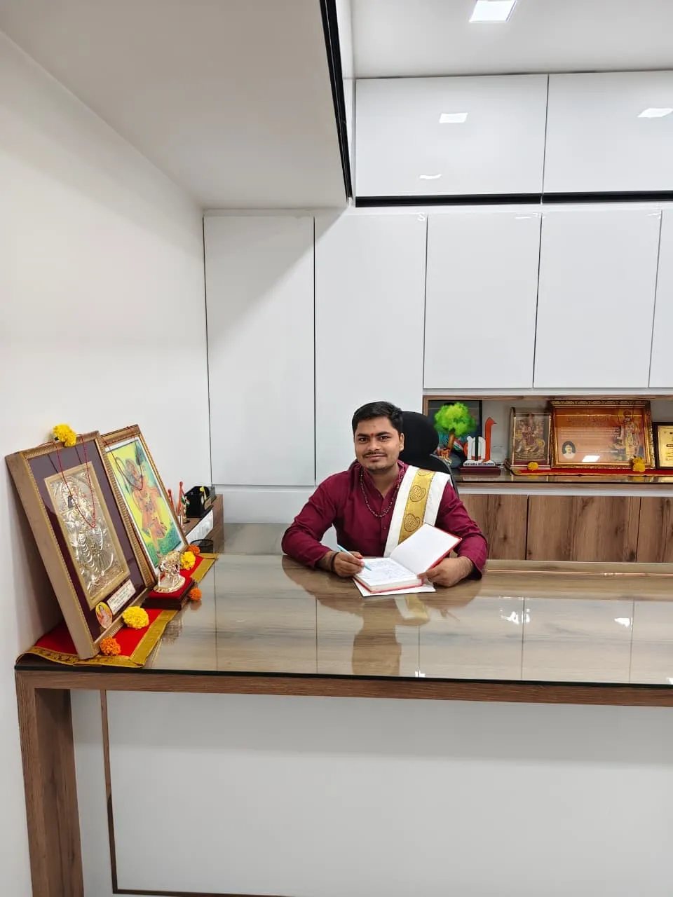 Jyotirvid Pt. Durgesh Shastri Ji performing a sacred ceremony